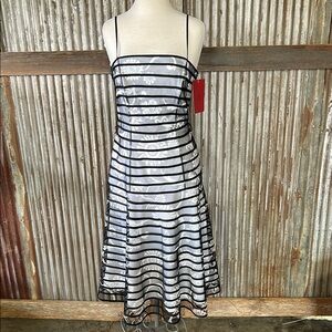 🎄ON SALE! NWT! 👗 JS Collections Black and White Dress